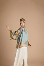 Load image into Gallery viewer, Trailing Wisteria Kimono Jacket - Ice
